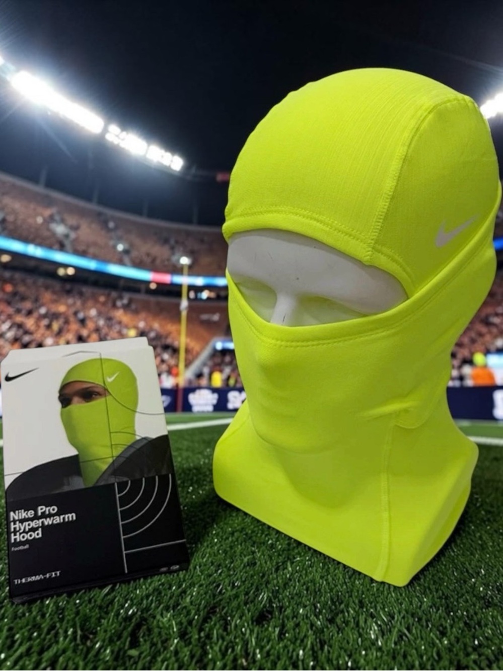 🔥 Nike Pro Hyperwarm Hood – Volt Light Green 🔥